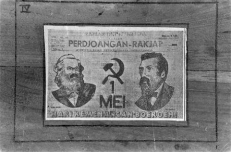 Poster. Op de achtergrond van een krant is een communistische oproep gedrukt Pe, Bestanddeelnr 6469