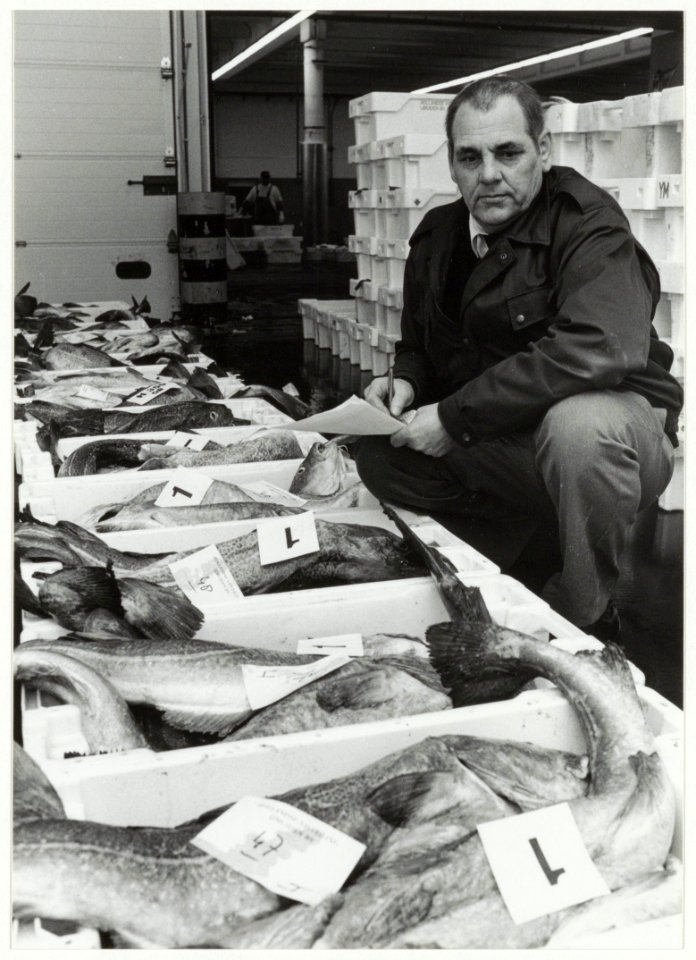 Portret van Leen Koster, afslager op Hollandse Visveiling te IJmuiden., NL-HlmNHA 54050273