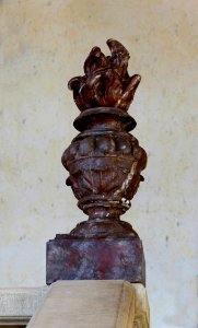 Pot à feu escalier Château de Hautefort 28