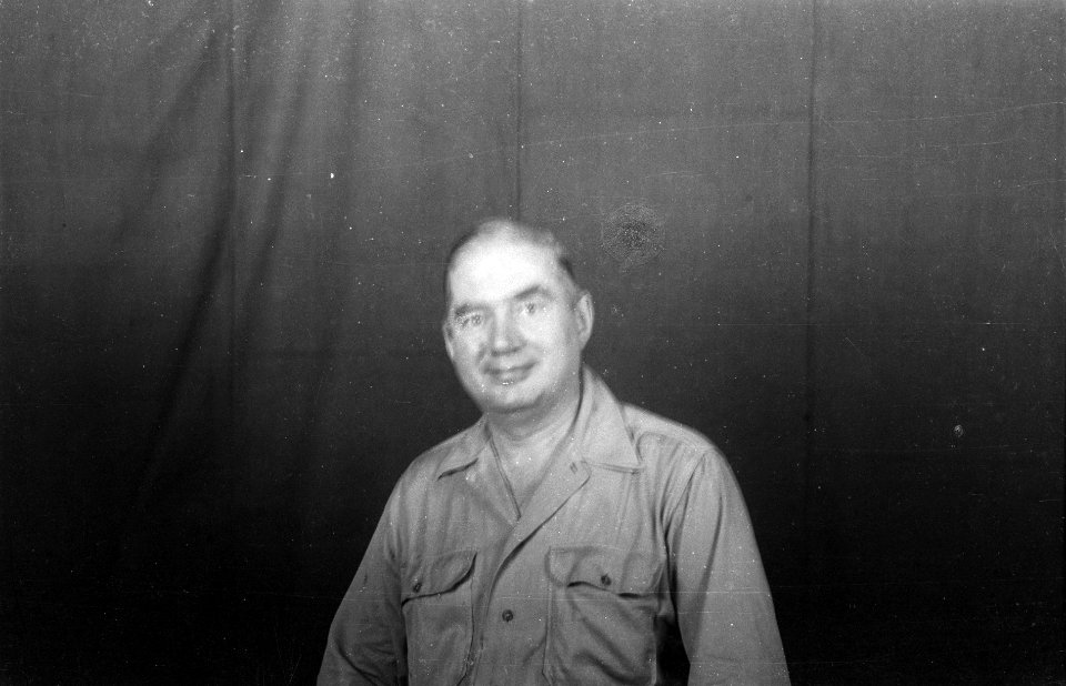 Portret van luitenant-kolonel W.C. Koenders, hoofd Dienst Legercontacten, Bestanddeelnr 6784