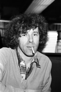 Portret van tekenaar Peter Vos, Bestanddeelnr 931-3093