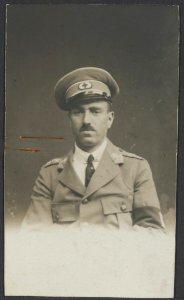 Portret van Philips Visser in het uniform van het Rode Kruis, Bestanddeelnr 17 26
