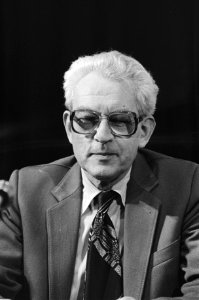 Portret van Marcus Bakker fractieleider van de Communistische Partij Nederland, Bestanddeelnr 931-2745