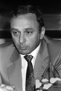 Portret van Y. Krill , direkteur El Al in Nederland, tijdens de persconferentie , Bestanddeelnr 931-6664