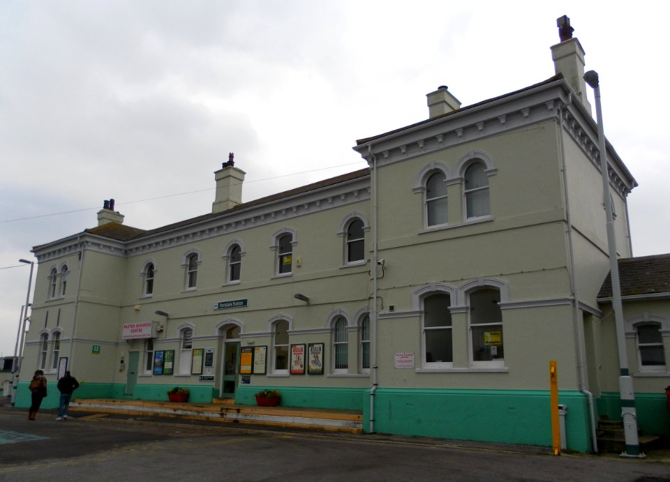Portslade Railway Station (Main Building), Portland Road, Portslade (NHLE Code 1209609) (February 2013)