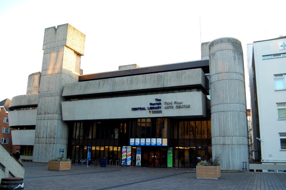 Portsmouth Central Library, Guildhall Square, Portsmouth (November 2017) (1)