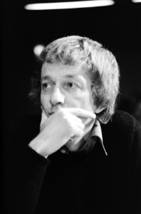 Portret van Mient Jan Faber secretaris van het Interkerkelijk Vredesberaad, Bestanddeelnr 931-2747