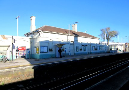 Portslade Railway Station (Platform 1 Building), Portland Road, Portslade (NHLE Code 1209609) (November 2015)