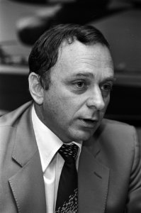 Portret van Y. Krill , direkteur El Al in Nederland, tijdens de persconferentie , Bestanddeelnr 931-6663
