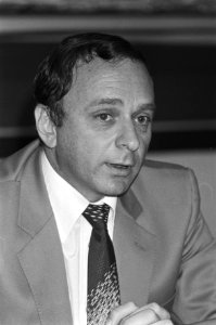 Portret van Y. Krill , direkteur El Al in Nederland, tijdens de persconferentie , Bestanddeelnr 931-6665