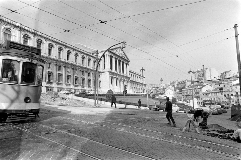 Portugal, politiek, straatbeelden etc. straatbeelden in Lissabon. Gebouw van he, Bestanddeelnr 927-7497