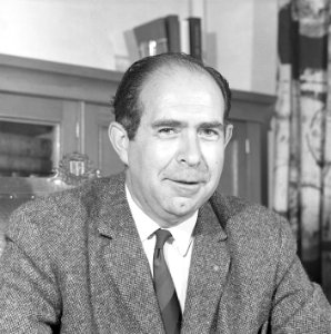 Portret van J.C. Aschoff burgemeester van de gemeente Rozenburg