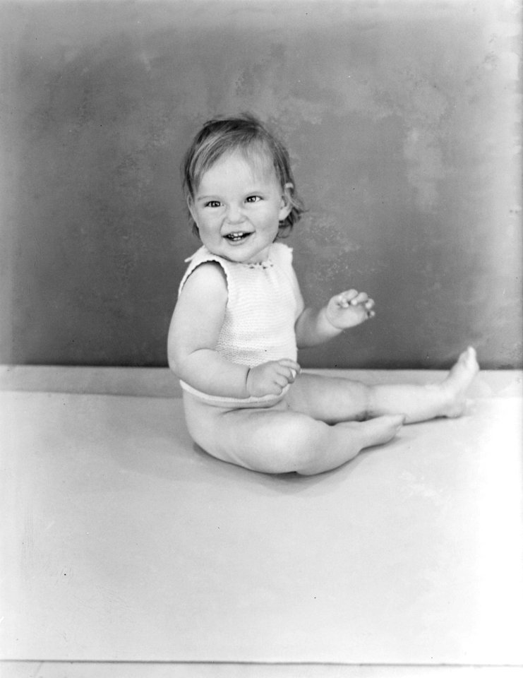 Portret van peuter Mieke, Bestanddeelnr 252-0631