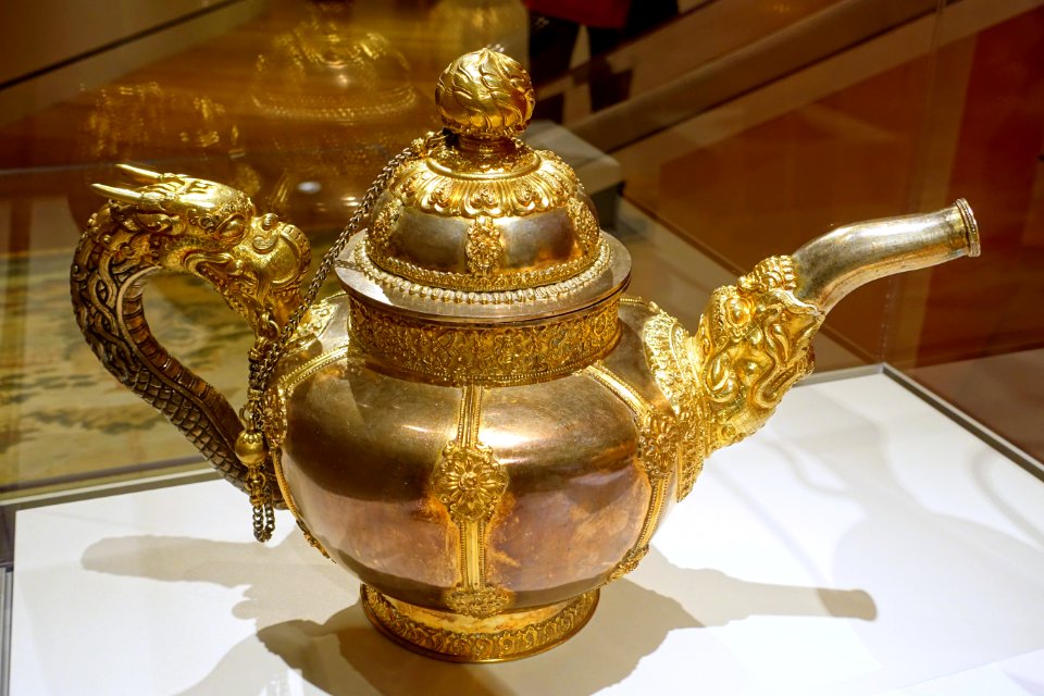 Pot with dragons for milk tea, China, 1700s-1800s AD, silver, gilding - Peabody Essex Museum - DSC08001