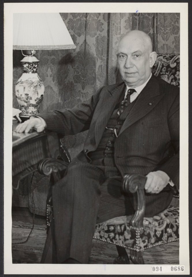 Portretten, kamerleden, Schaik, Josef van, Bestanddeelnr 094-0686
