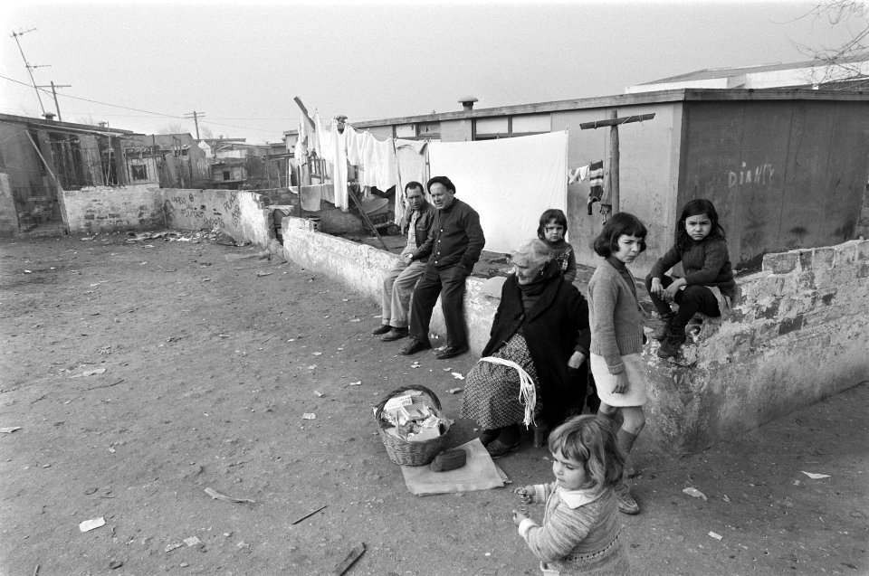 Portugal, politiek, straatbeelden etc krottenwijk in Lissabon, Bestanddeelnr 927-7461