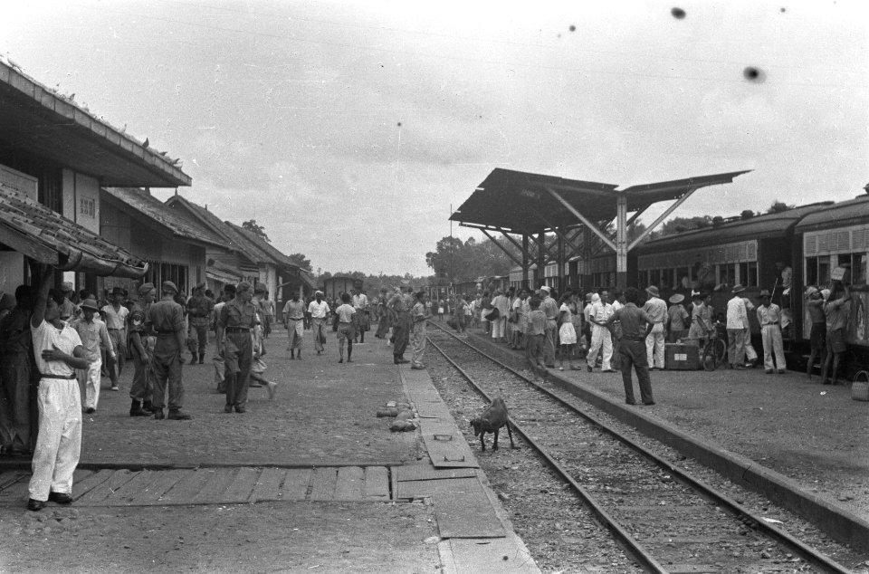 Praboemoelih Het treinverkeer tussen Lahat en Palembang functioneert normaal, z, Bestanddeelnr 404-6-7