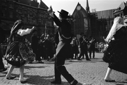 Portugese dansgroep gaf demonstratie op de Dam, van folkloristische Portugese da, Bestanddeelnr 915-2503