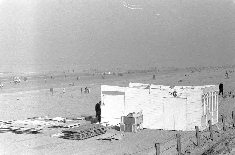 Prachtig voorjaarsweer op het strand te Zandvoort, Bestanddeelnr 912-1161