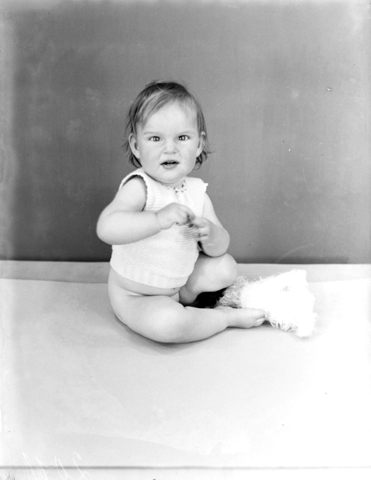 Portret van peuter Mieke, Bestanddeelnr 252-0630