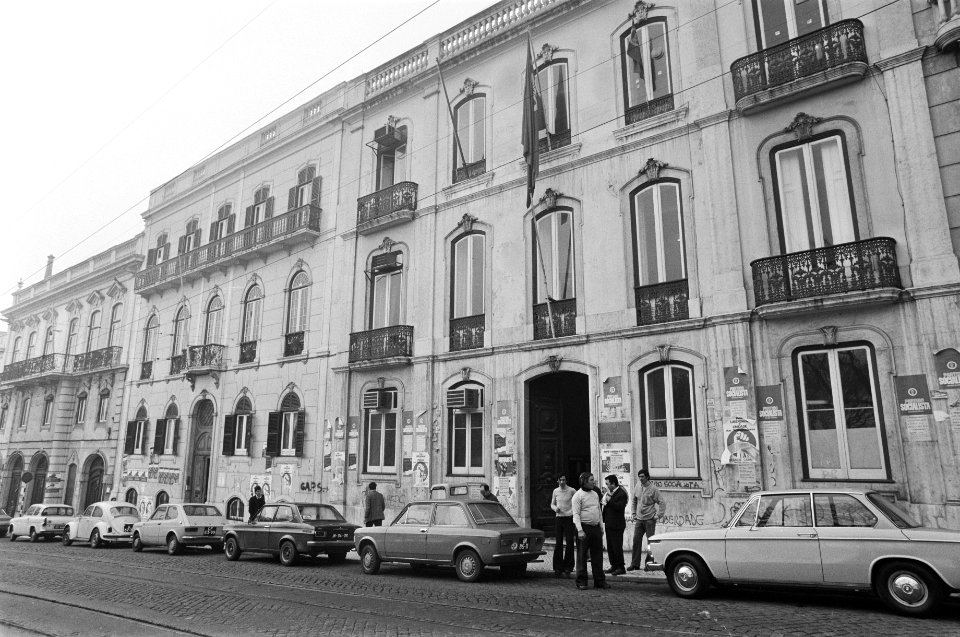 Portugal, politiek, straatbeelden etc partijkantoor PS (Soares), Bestanddeelnr 927-7469