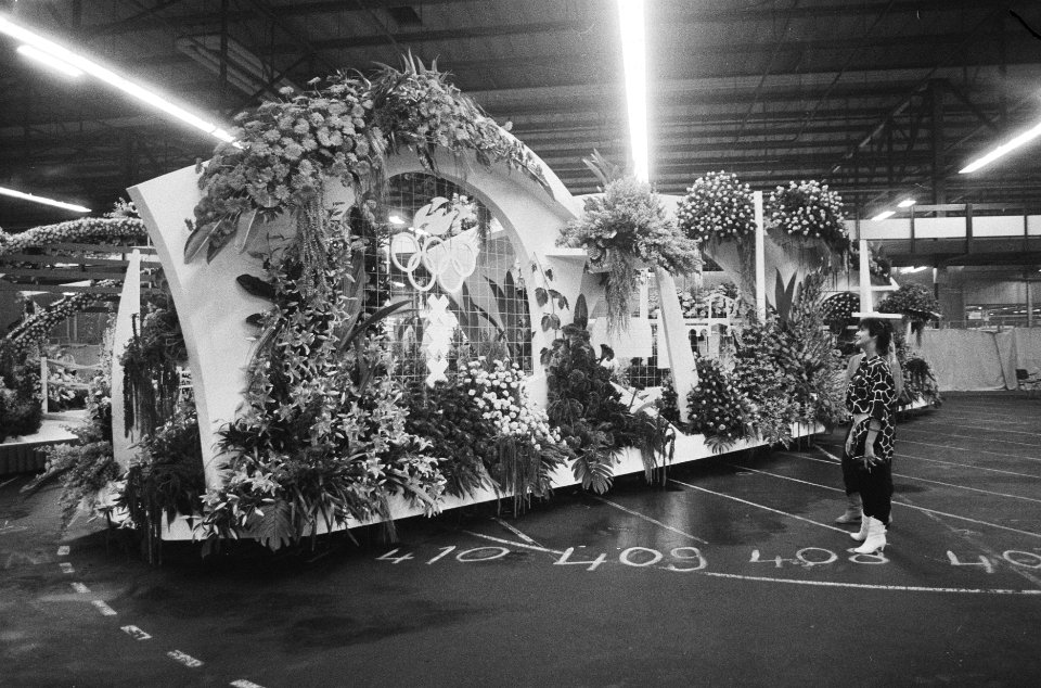 Praalwagens Aalsmeerse bloemencorso te bezichtigen in Aalsmeer praalwagen Olym, Bestanddeelnr 933-7494