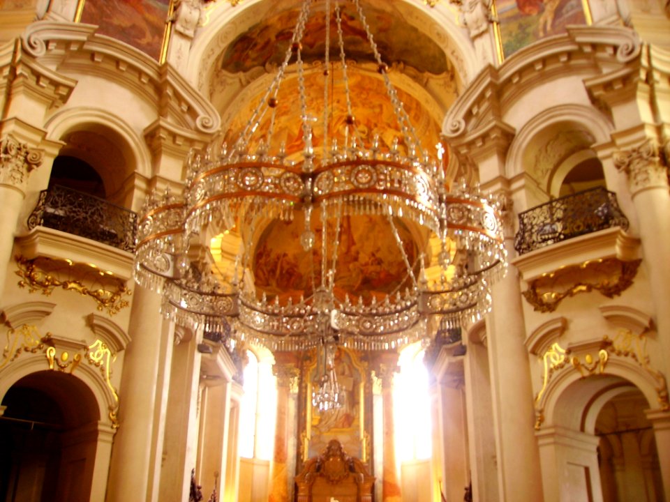 Prag Kathedrale St. Nikolaus Innen Leuchter 1