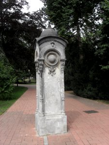 Prastarý sloup u šanovské mušle