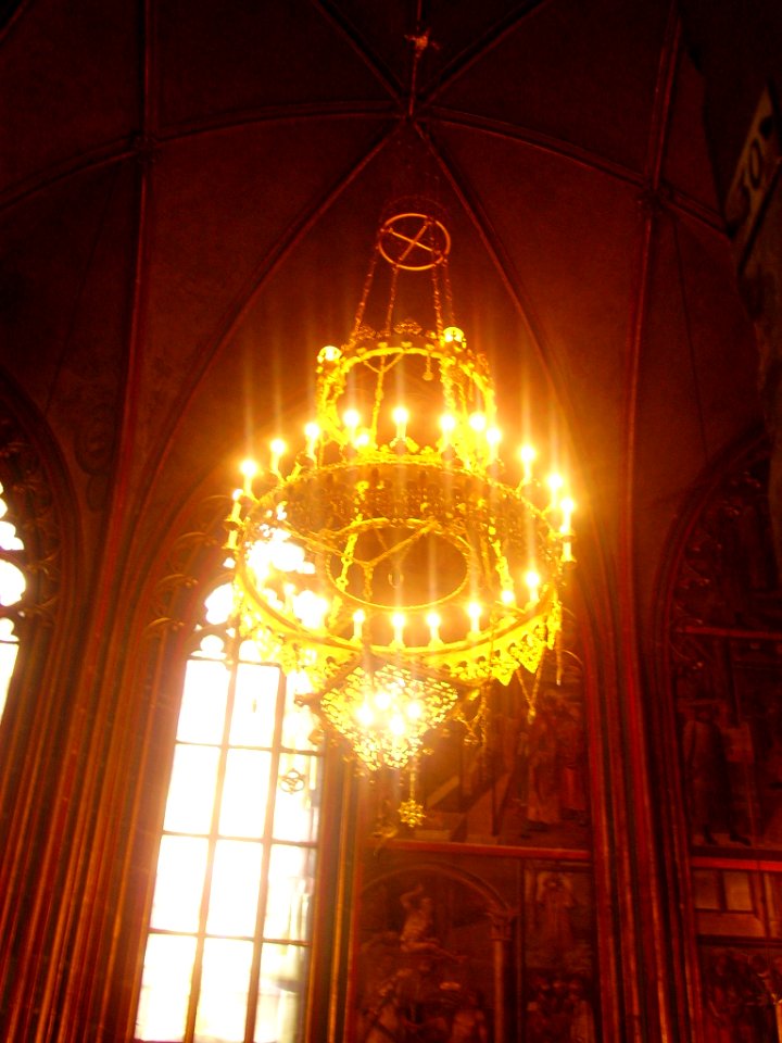 Prag Dom St. Vitus Innen Goldener Raum Kronleuchter 1