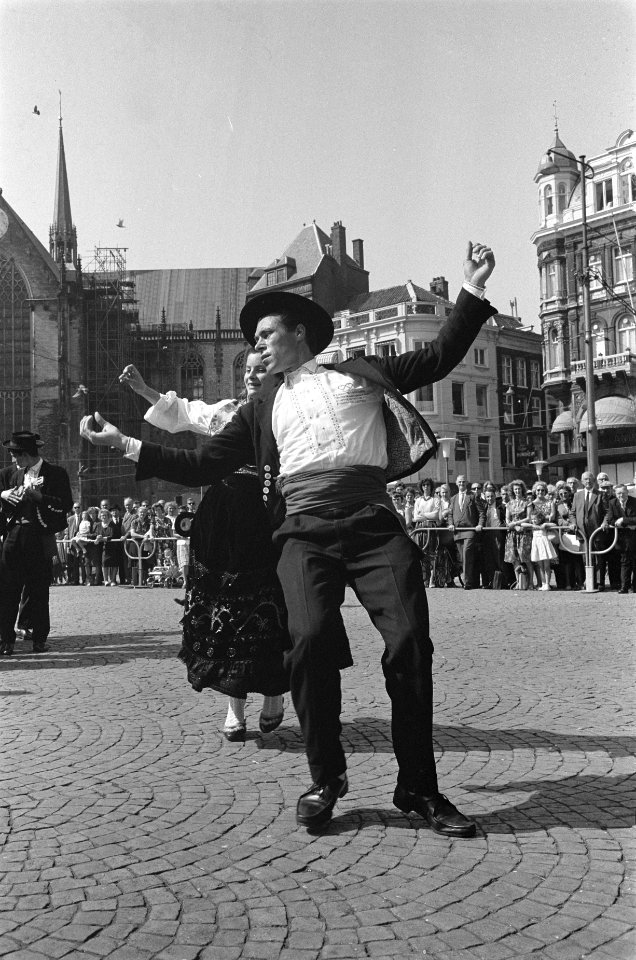 Portugese dansgroep gaf demonstratie op de Dam, van folkloristische Portugese da, Bestanddeelnr 915-2498