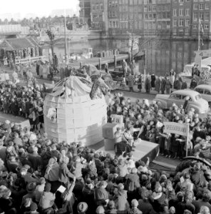 Praalwagen van warenhuis De Bijenkorf, Bestanddeelnr 907-4546