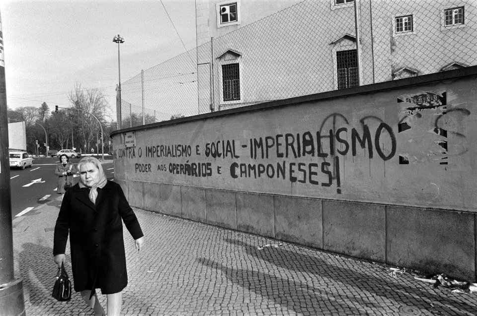 Portugal, politiek, straatbeelden etc leuzen van politieke partijen op straat, Bestanddeelnr 927-7486