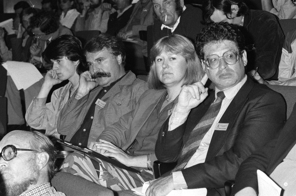 Portretten v.r.n.l. van Ed van Thijn, staatssecretaris Saskia Stuiveling en Andr, Bestanddeelnr 931-6671