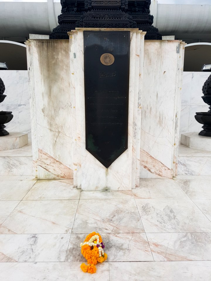 Prajadhipok statue - Thai Parliament Museum - 2017-01-26 (018)