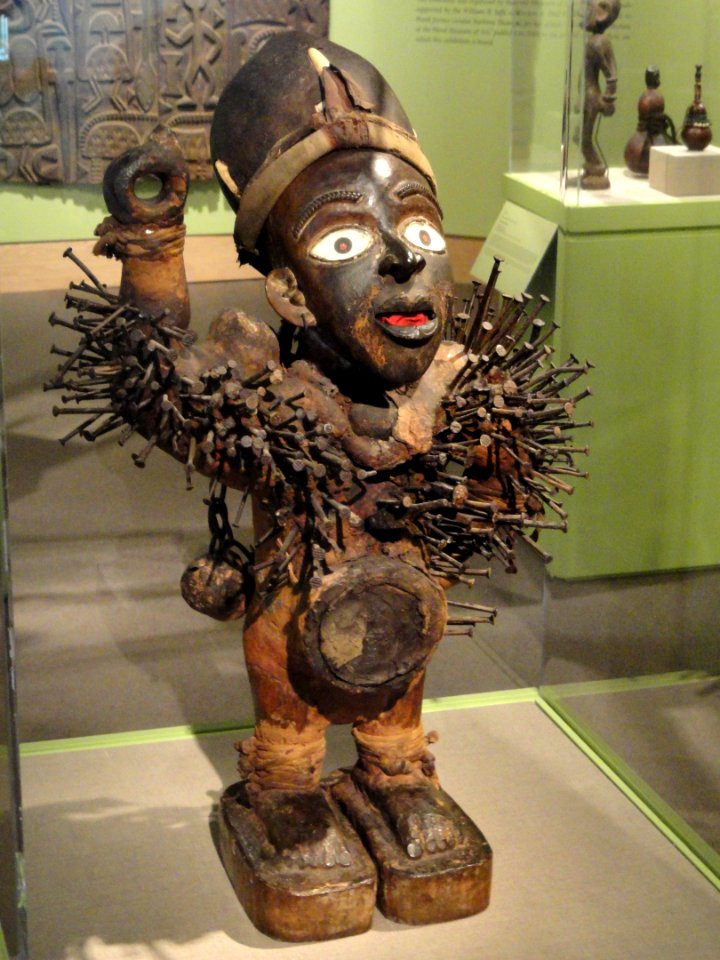 Power figure (nkisi nkondi), Kongo people, Congo or Angola, late 19th century, wood and mixed media - Hood Museum of Art - DSC09254