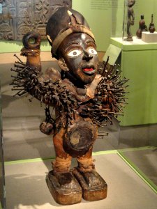 Power figure (nkisi nkondi), Kongo people, Congo or Angola, late 19th century, wood and mixed media - Hood Museum of Art - DSC09254