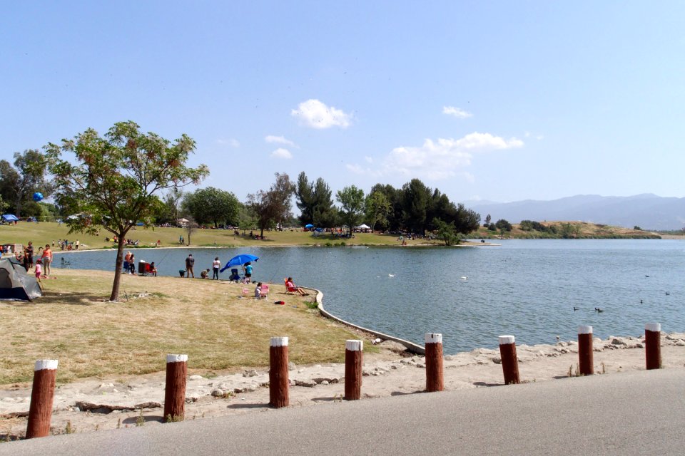Prado Regional Park lakefront 2015-04-05