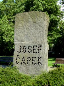 Prago, Čapek-monumento, Josef, 4