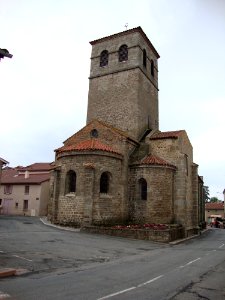 Pouilly-lès-Feurs (Loire, Fr) prieuré, église, chevet et tour