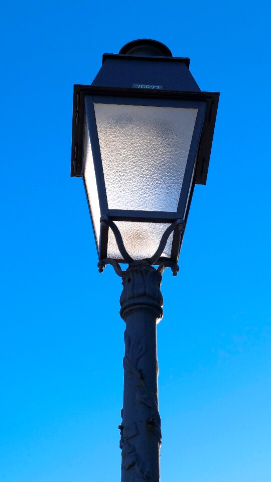 Lamp spot day