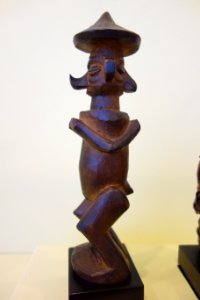 Power figure, Yaka people, DR Congo, wood, red camwood powder - Fitchburg Art Museum - DSC08947