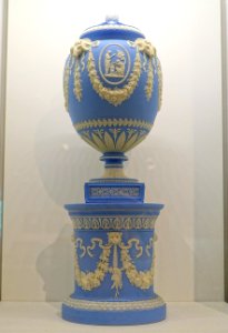 Potpourri vase and pedestal, Wedgwood Factory, England, c. 1825-1860, jasperware - Montreal Museum of Fine Arts - Montreal, Canada - DSC09178