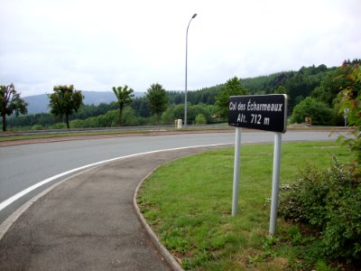 Poule-lès-Écharmaux (Rhône, Fr) le Col des Écharmeaux