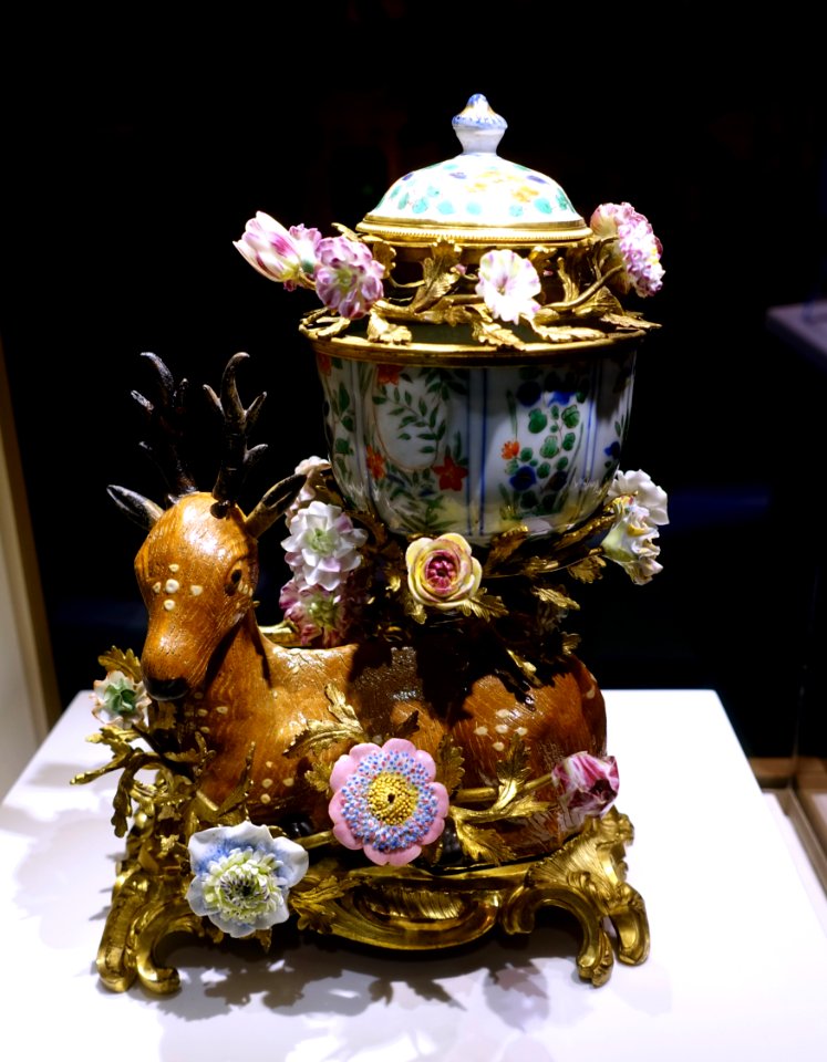 Potpourri vase, porcelain pot from Japan c. 1680, porcelain stag from China, early 1700s, assemblage and porcelain flowers made in France c. 1750 - Peabody Essex Museum - Salem, MA - DSC05194