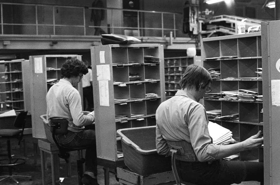 Postbezorging in Nederland slecht Benodigde apparatuur om op postcode te sorter, Bestanddeelnr 931-1741