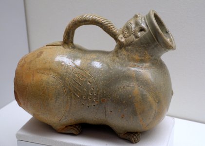 Pouring vessel in animal shape, China, Yue kilns, Zhejiang province, late Western or early Eastern Jin dynasty, 4th century AD, green-glazed stoneware - Ethnological Museum, Berlin - DSC02177