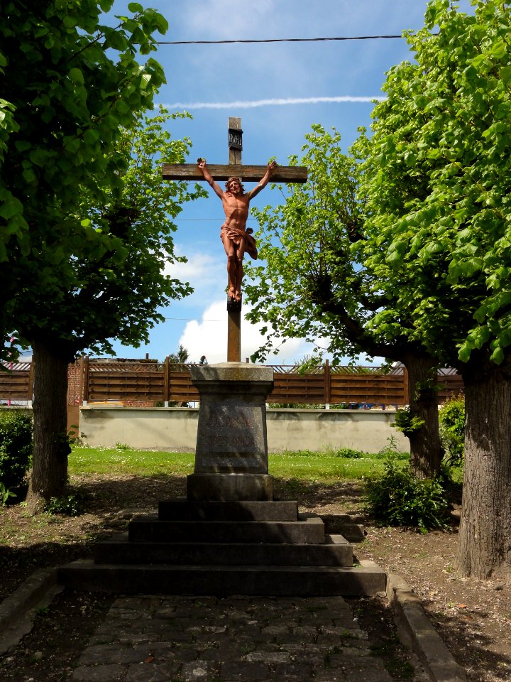 Pouilly-sur-Serre (Aisne) croix de chemin
