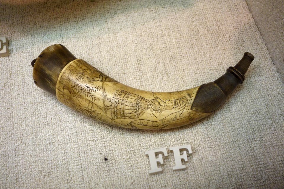 Powder horn with figure - Huntington Museum of Art - DSC05524