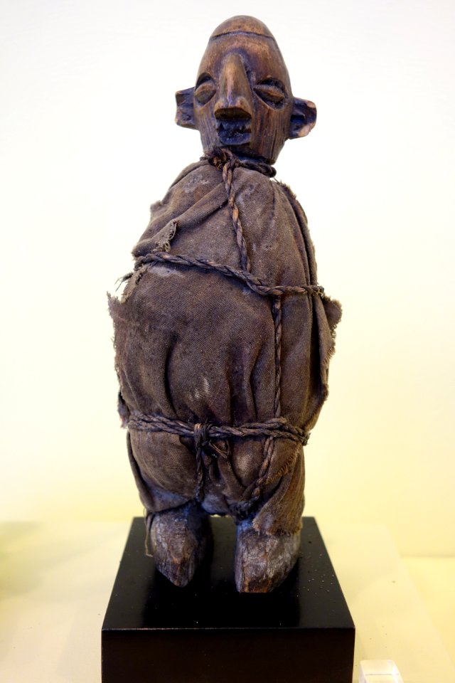 Power figure, DR Congo, wood, cloth, rope, other materials - Fitchburg Art Museum - DSC08946