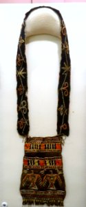 Pouch, southeastern Ojibwa, with porcupine quills, from Boston Museum Collection - Native American collection - Peabody Museum, Harvard University - DSC05820